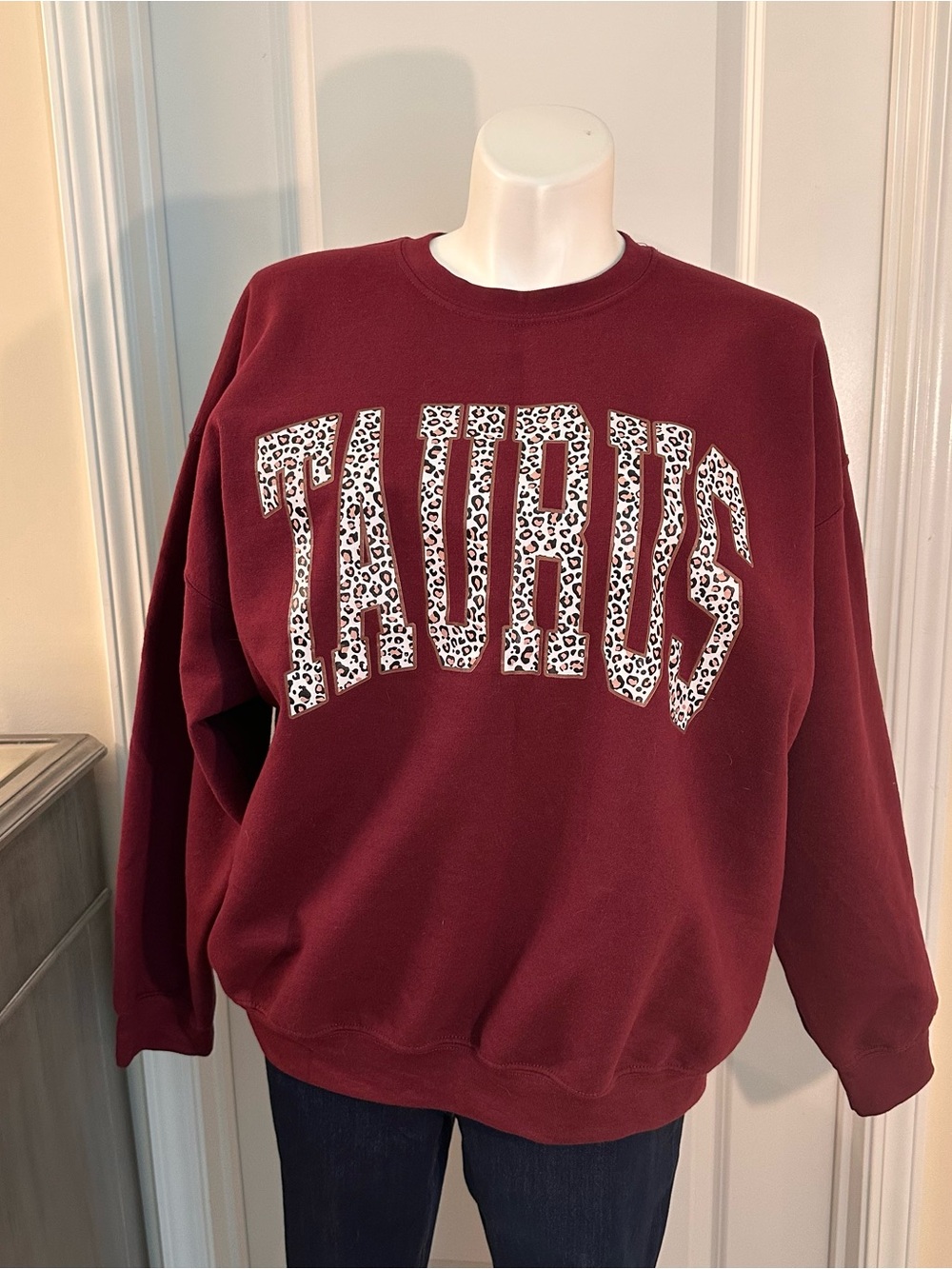 Gildan sweatshirt. Taurus. Burgundy sweatshirt. 2X sweatshirt. Cheetah print.